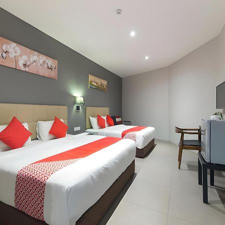 Yootel Boutique Hotel Каджанг Екстериор снимка