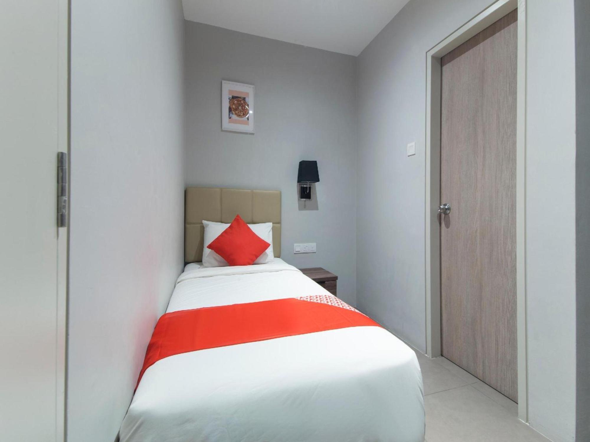 Yootel Boutique Hotel Каджанг Екстериор снимка