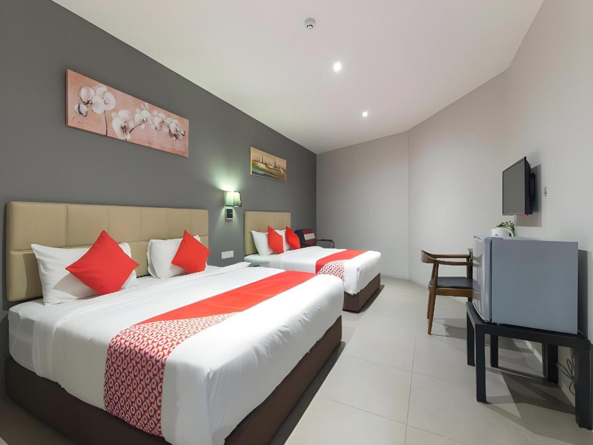 Yootel Boutique Hotel Каджанг Екстериор снимка