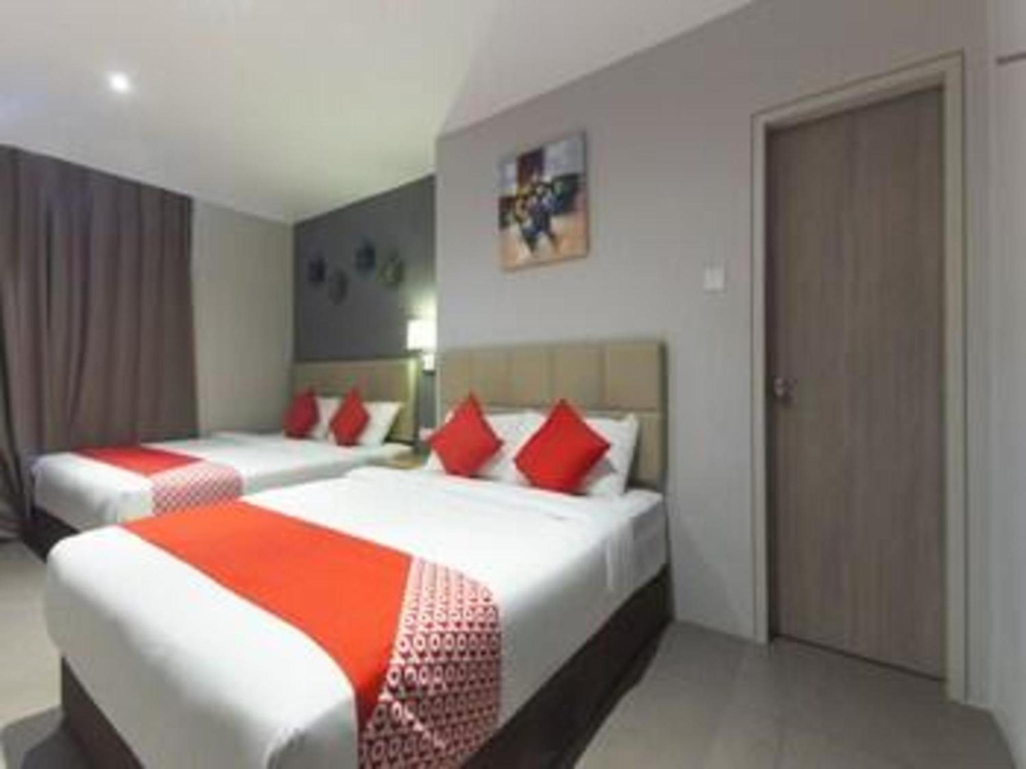 Yootel Boutique Hotel Каджанг Екстериор снимка