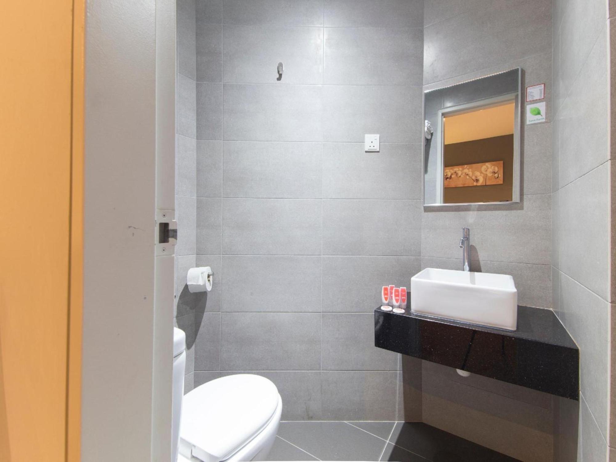 Yootel Boutique Hotel Каджанг Екстериор снимка