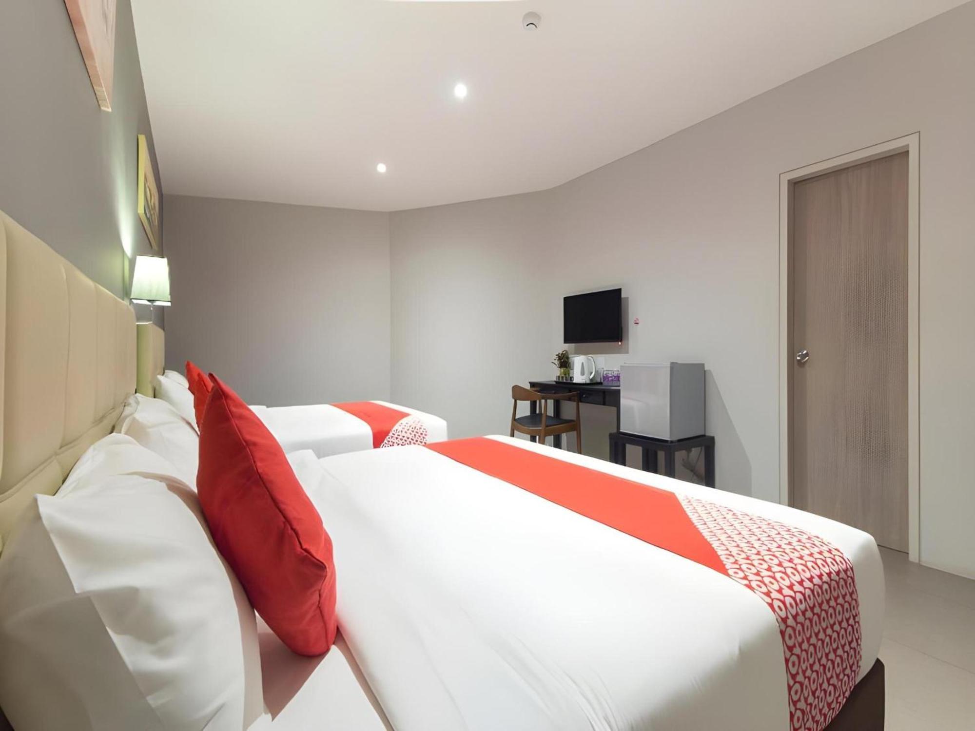 Yootel Boutique Hotel Каджанг Екстериор снимка