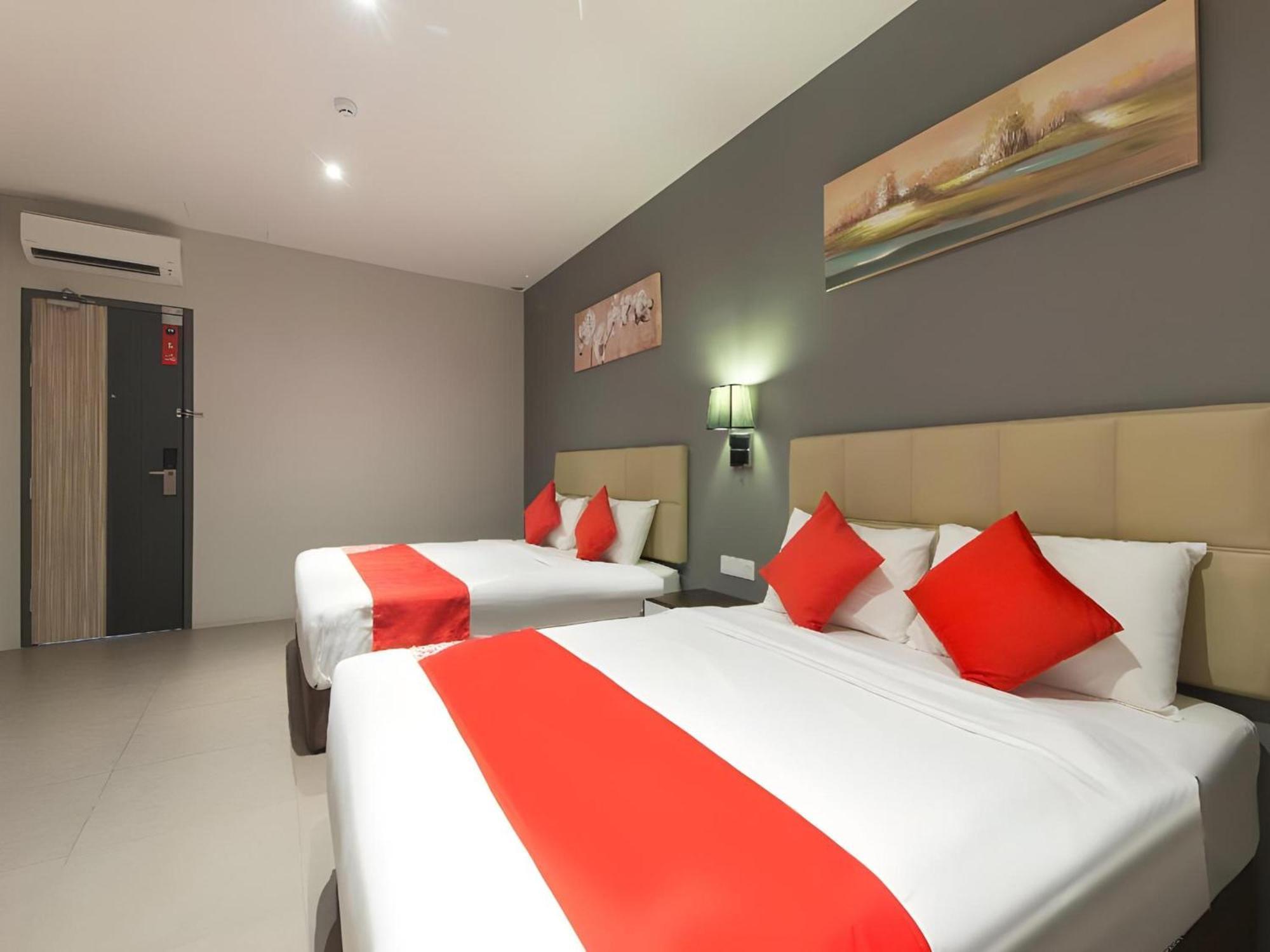 Yootel Boutique Hotel Каджанг Екстериор снимка