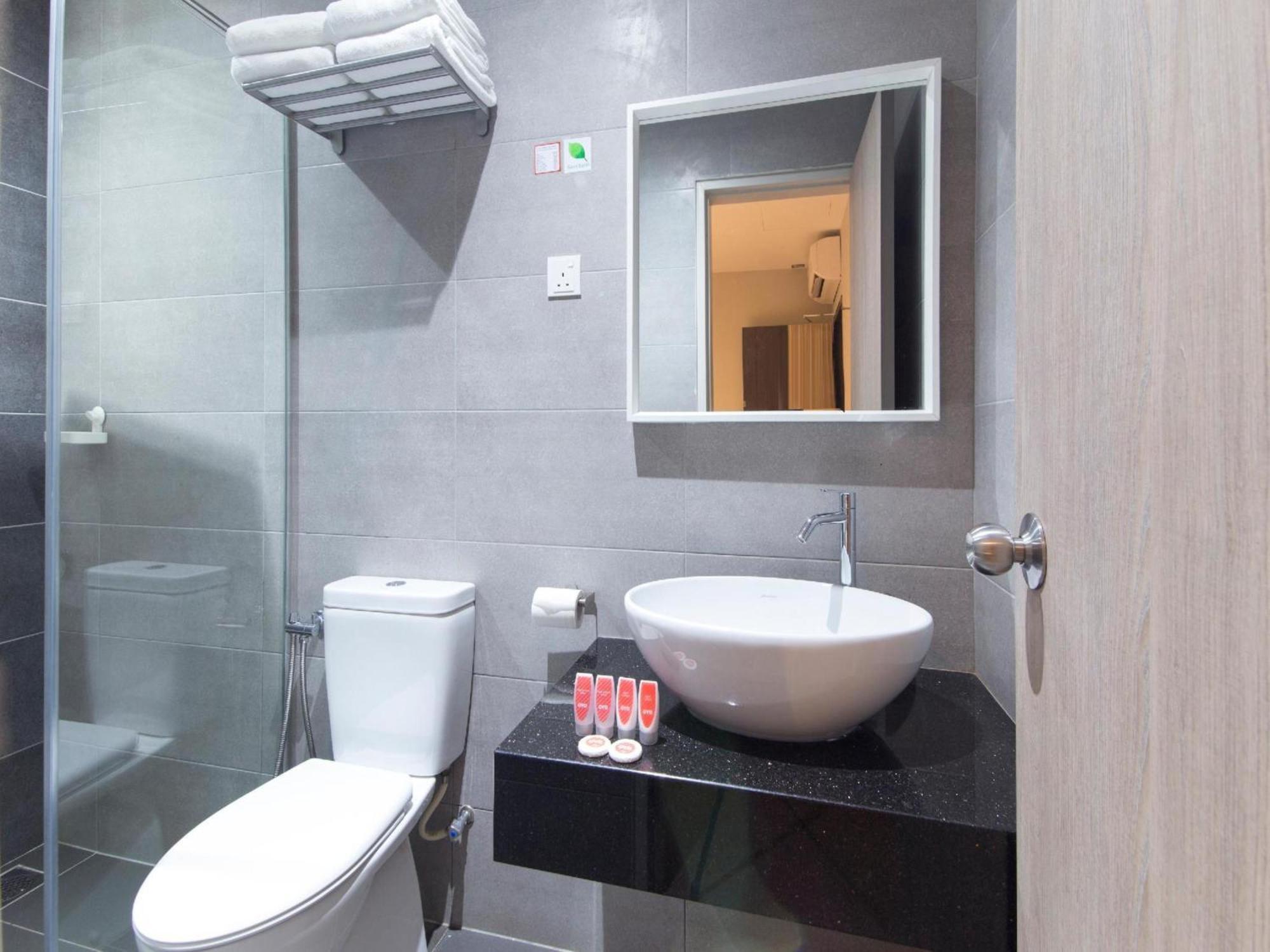 Yootel Boutique Hotel Каджанг Екстериор снимка