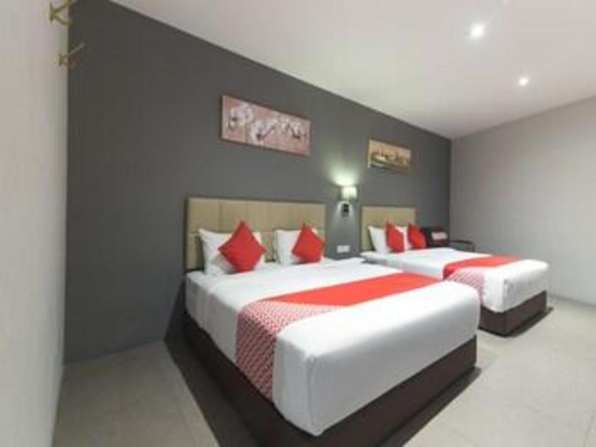 Yootel Boutique Hotel Каджанг Екстериор снимка