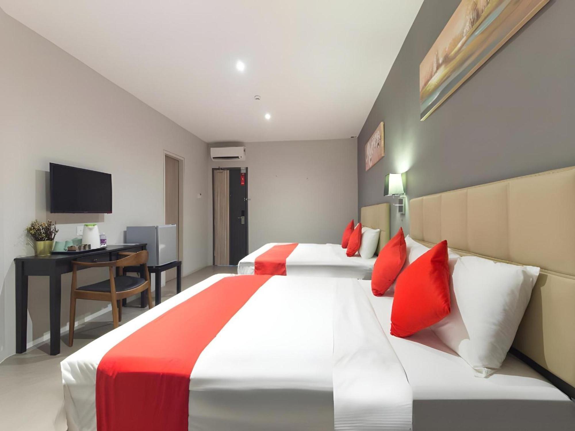 Yootel Boutique Hotel Каджанг Екстериор снимка