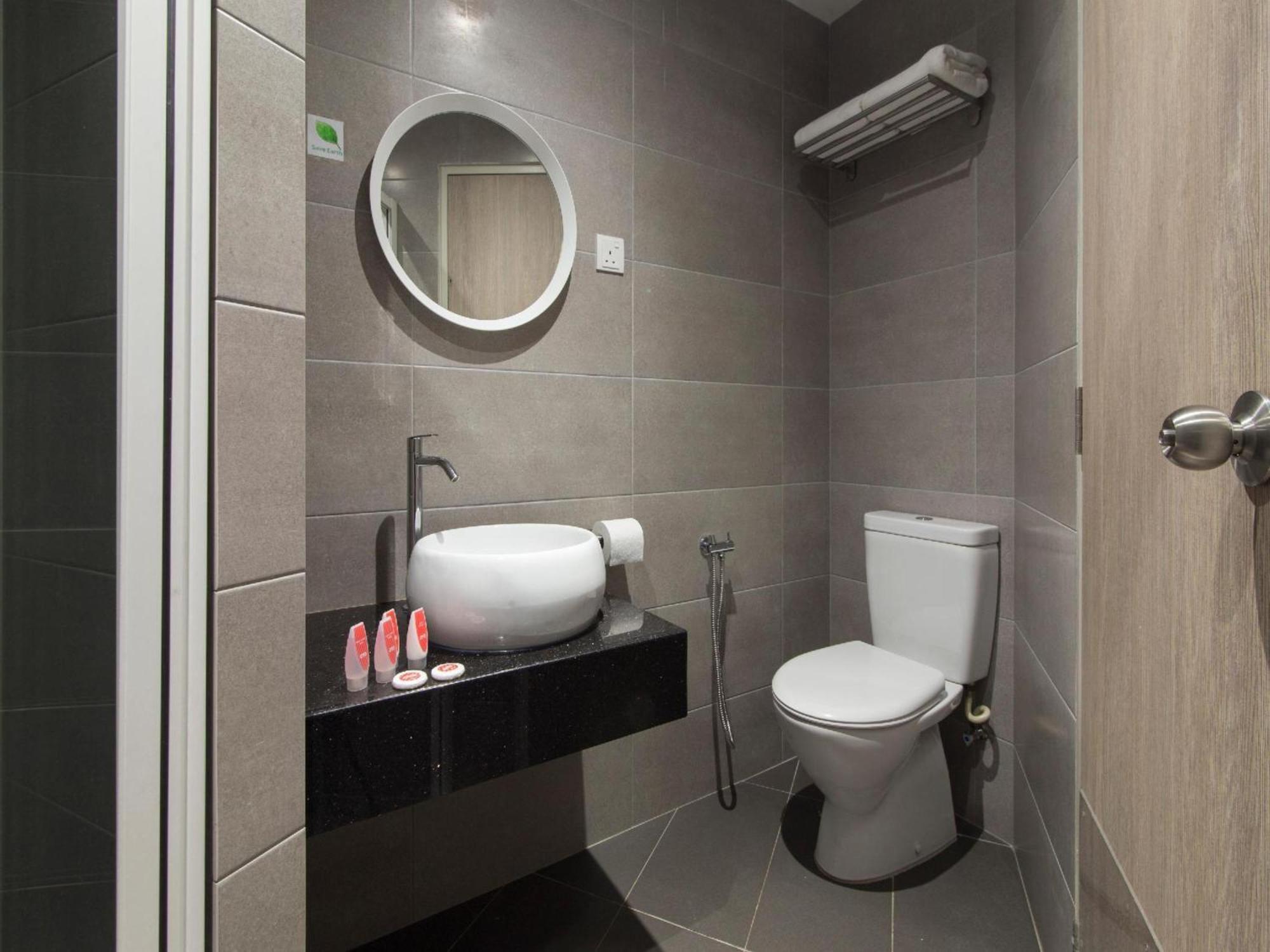Yootel Boutique Hotel Каджанг Екстериор снимка