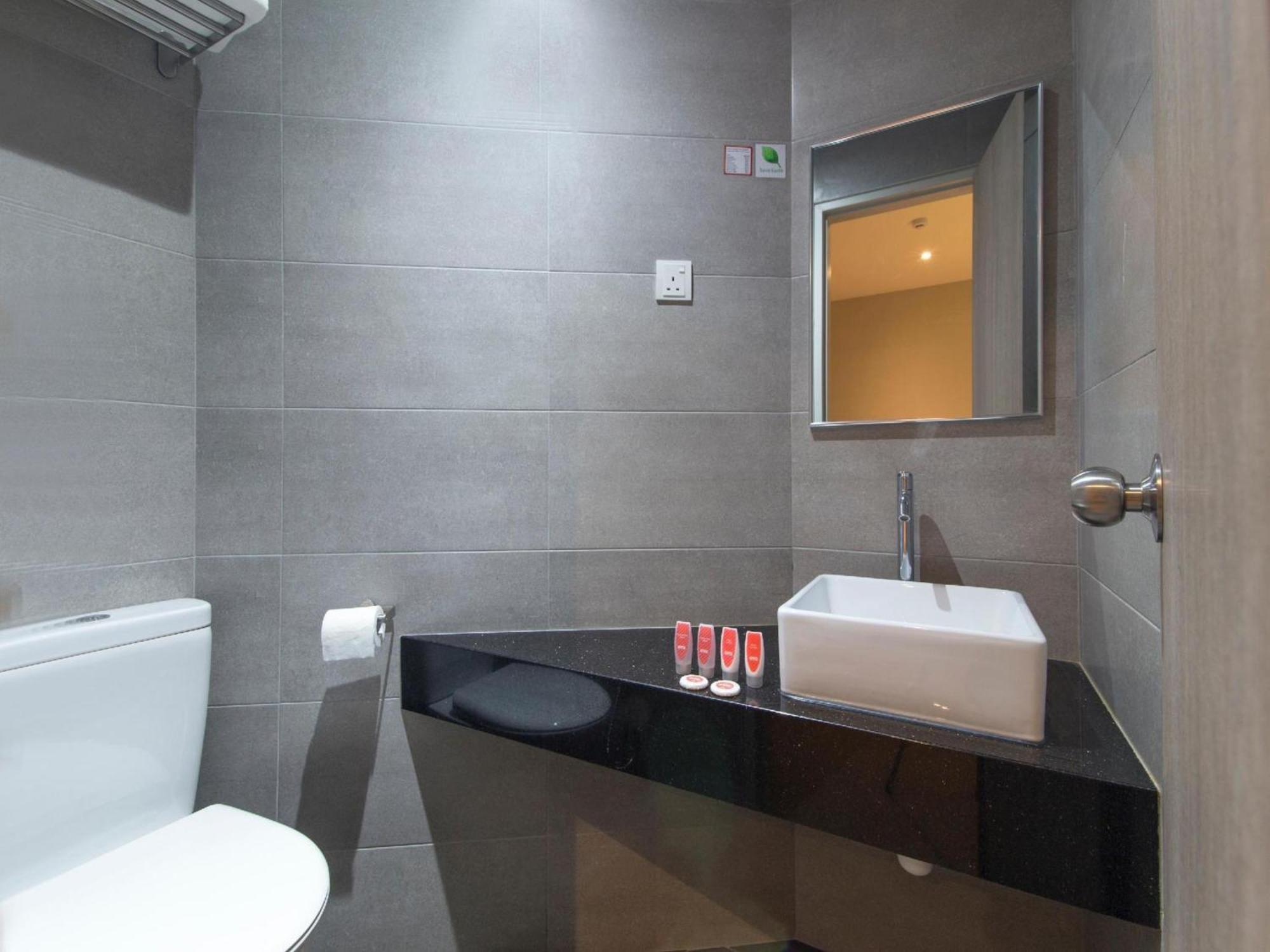 Yootel Boutique Hotel Каджанг Екстериор снимка