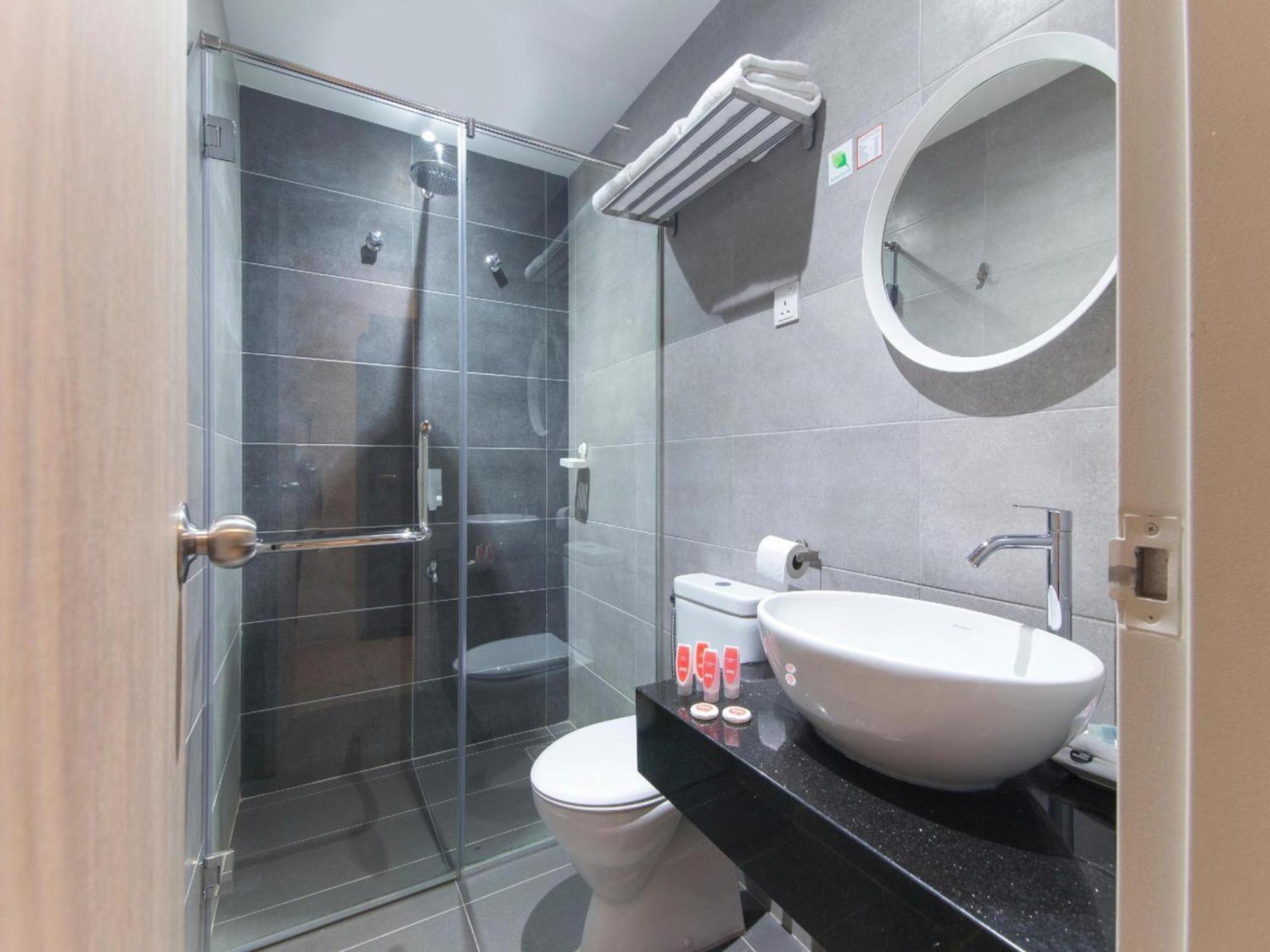 Yootel Boutique Hotel Каджанг Екстериор снимка