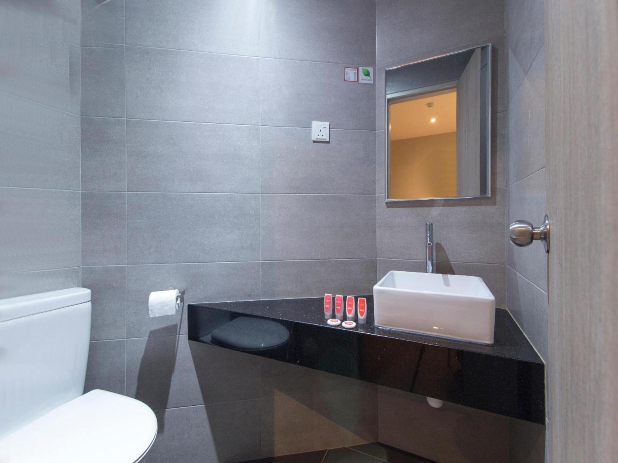 Yootel Boutique Hotel Каджанг Екстериор снимка
